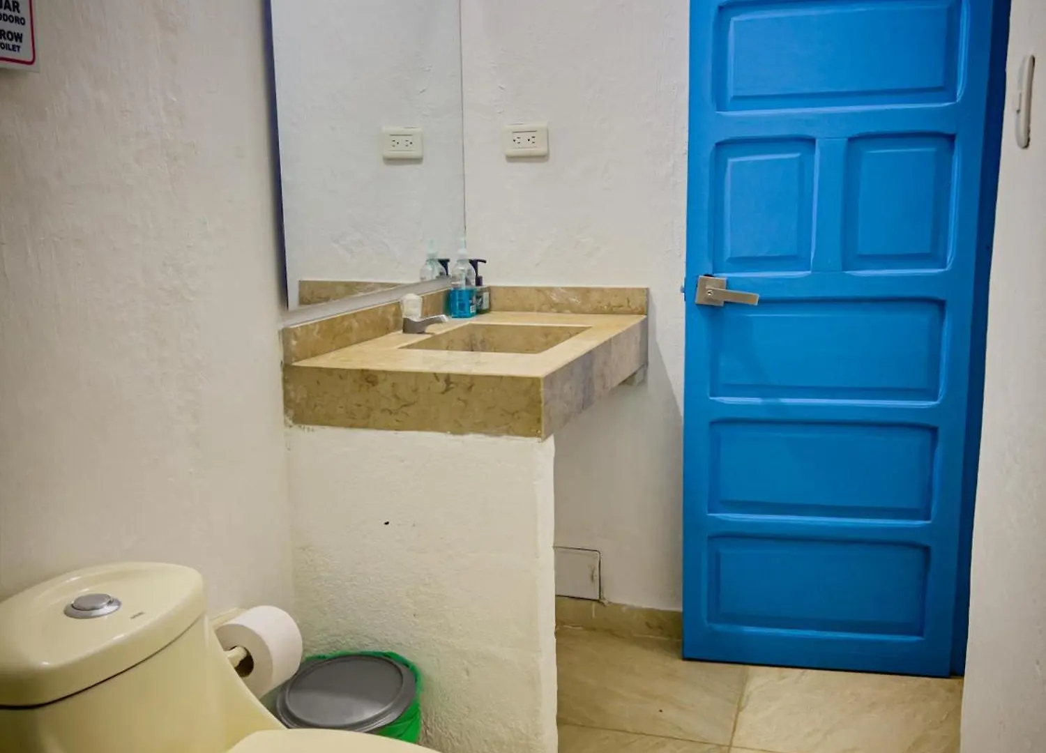The Blue House Hostel Santa Marta  Bed & Breakfast